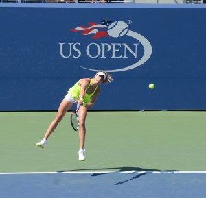 Genie Bouchard (*94 / CAN) - serve in the match - 1 of 2 - 2016 US.Open - NYC