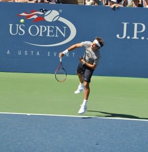 Roger Federer (*81 / SUI) - 1st service in the practice - 1 of 1 - deuce side - start - 2009 US.Open - NYC